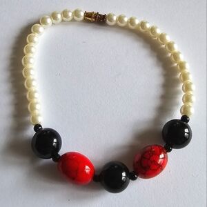 Beaded bracelet faux pearls black red plastic beads